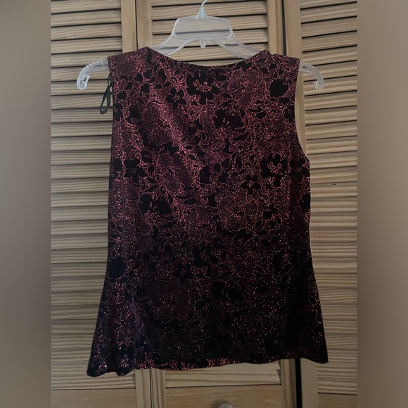 Red and black shimmering sleeveless top size 8 - Picture 2 of 3